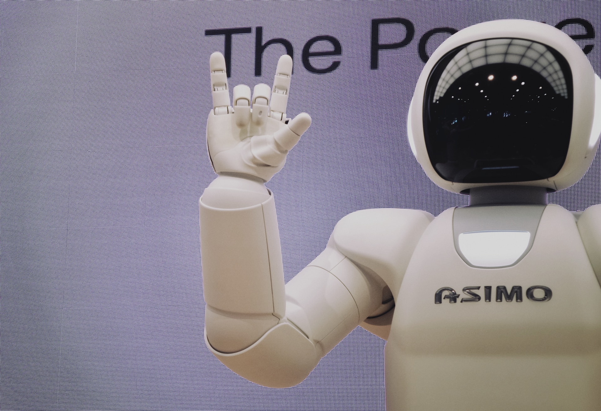 honda's humanoid robot asimo waving